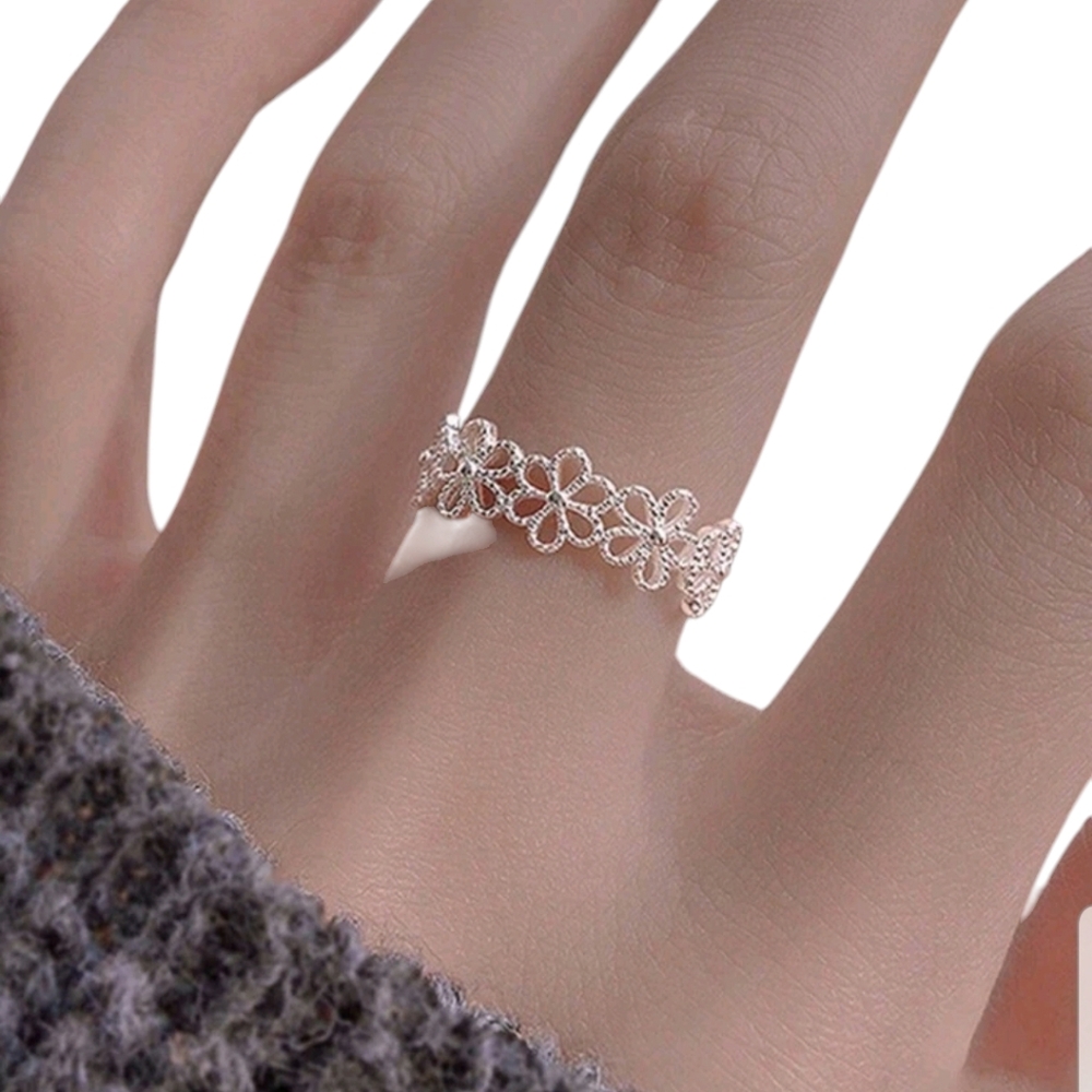 Delicate ring. Adjustable. One size. Silver